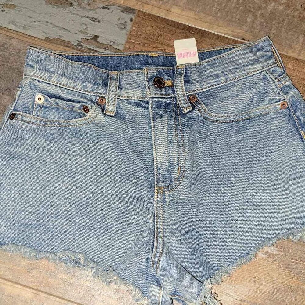 BRAND NEW Victoria's Secret PINK Jean shorts SZ 0 B5